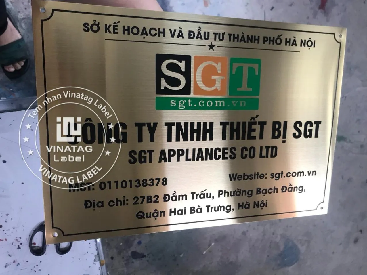 Bảng tên nhân viên inox đồng hợp kim