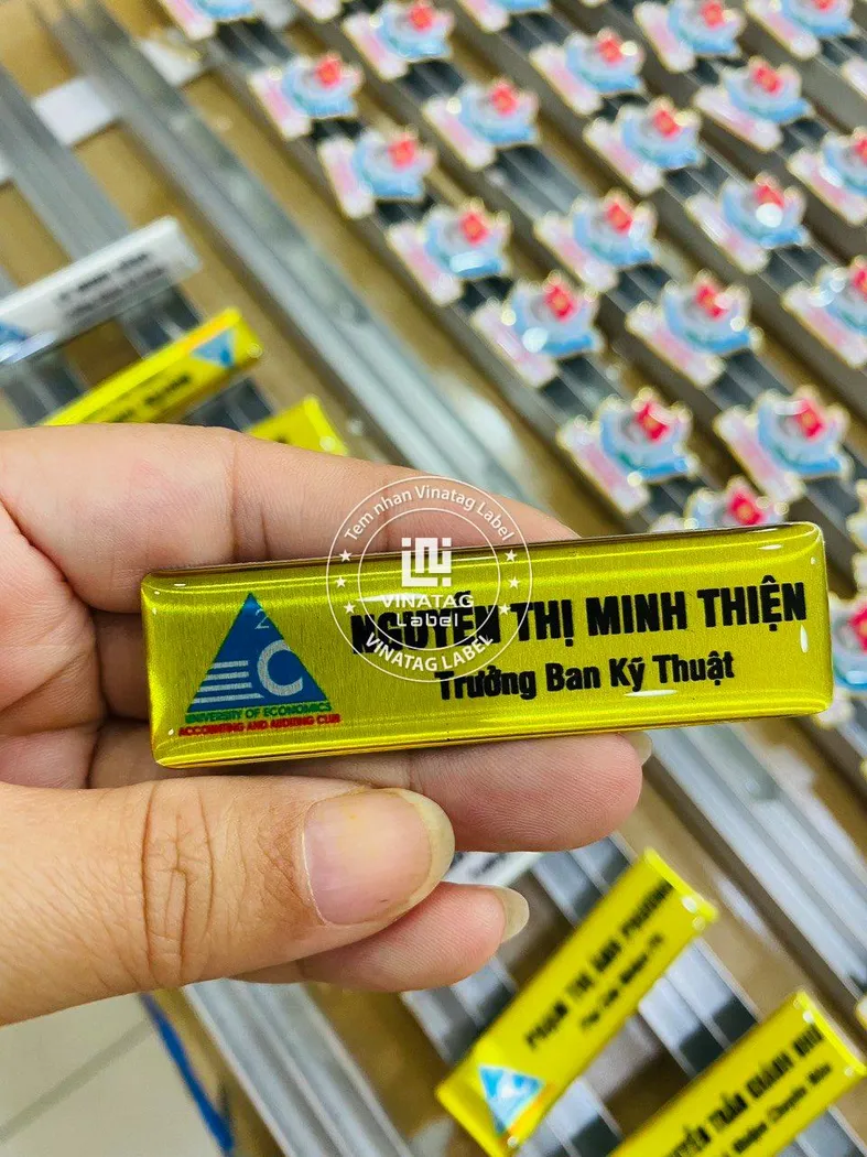 Bảng tên nhân viên inox đồng hợp kim